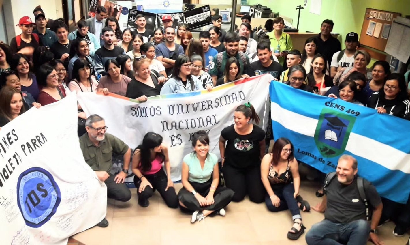 Visita de estudiantes a la UNMa